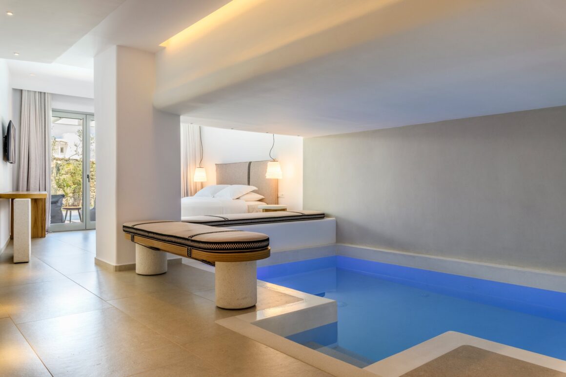 POOL jacuzzi villa luxury in mykonos