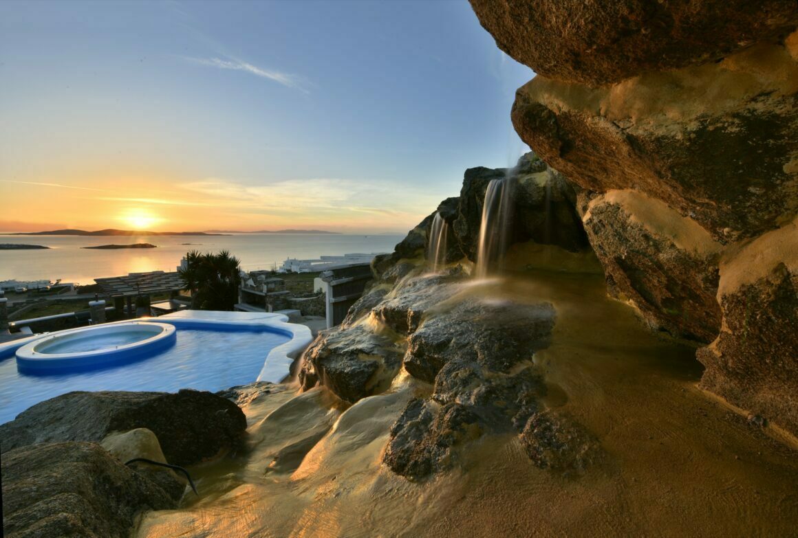 booking luxury villas mykonos - serenna villa- billionaire club Mykonos villas private pool sun