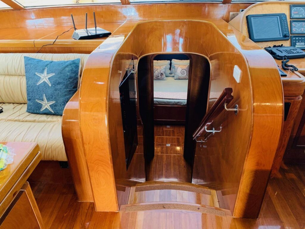 johnson 70 - los angeles yachts interior