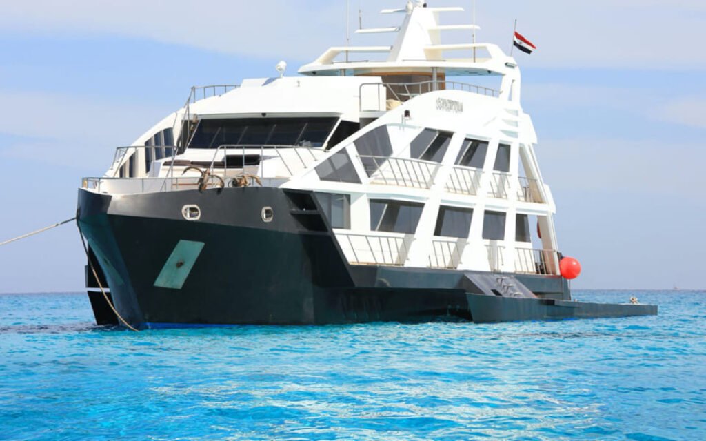 luxury yachts mykonos - conceptum mega yacht mykonos - billionaire yachts club