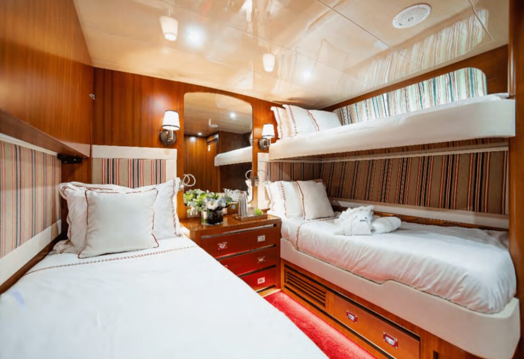 rent yacht - billionaires yachts mykonos 2