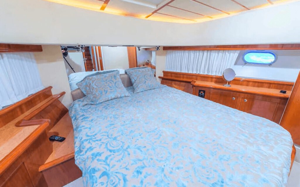 ferretti - rent best yachts in mykonos 6