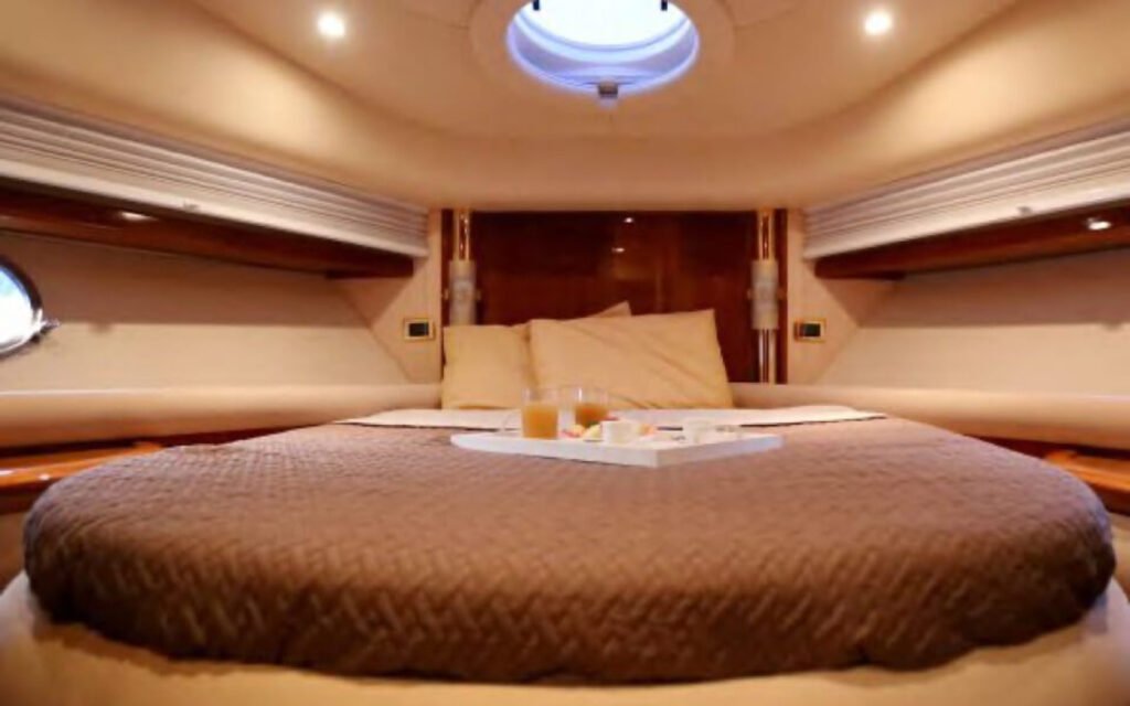 azimut 55 - luxury yachts Mykonos - billionaire club 2