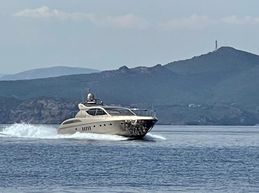 arno leopard - luxurious yachts mykonos - billionaire club mykonos 5