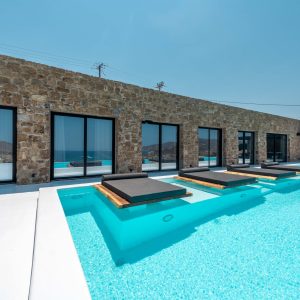 ultra luxury mansions mykonos - billionaire club 2