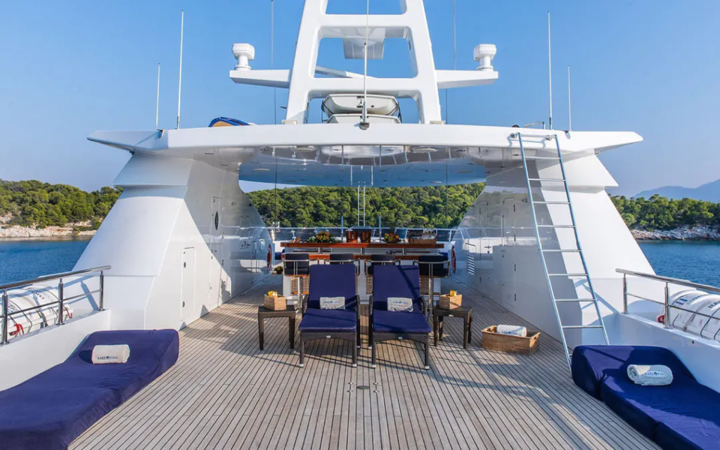 179' turquoise yacht - billionaire club athens 1