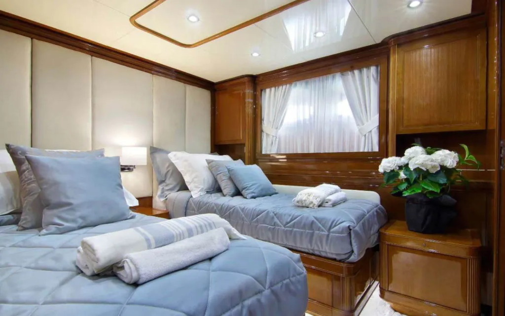 mega yacht posillipo interior